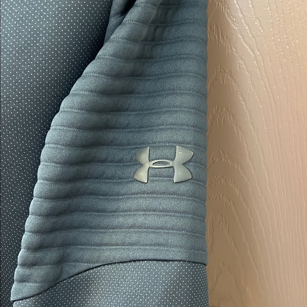 Under Armour Women’s Black Hooded Zip up jacket with UA logo on sleeve Size Smal - Picture 6 of 11
